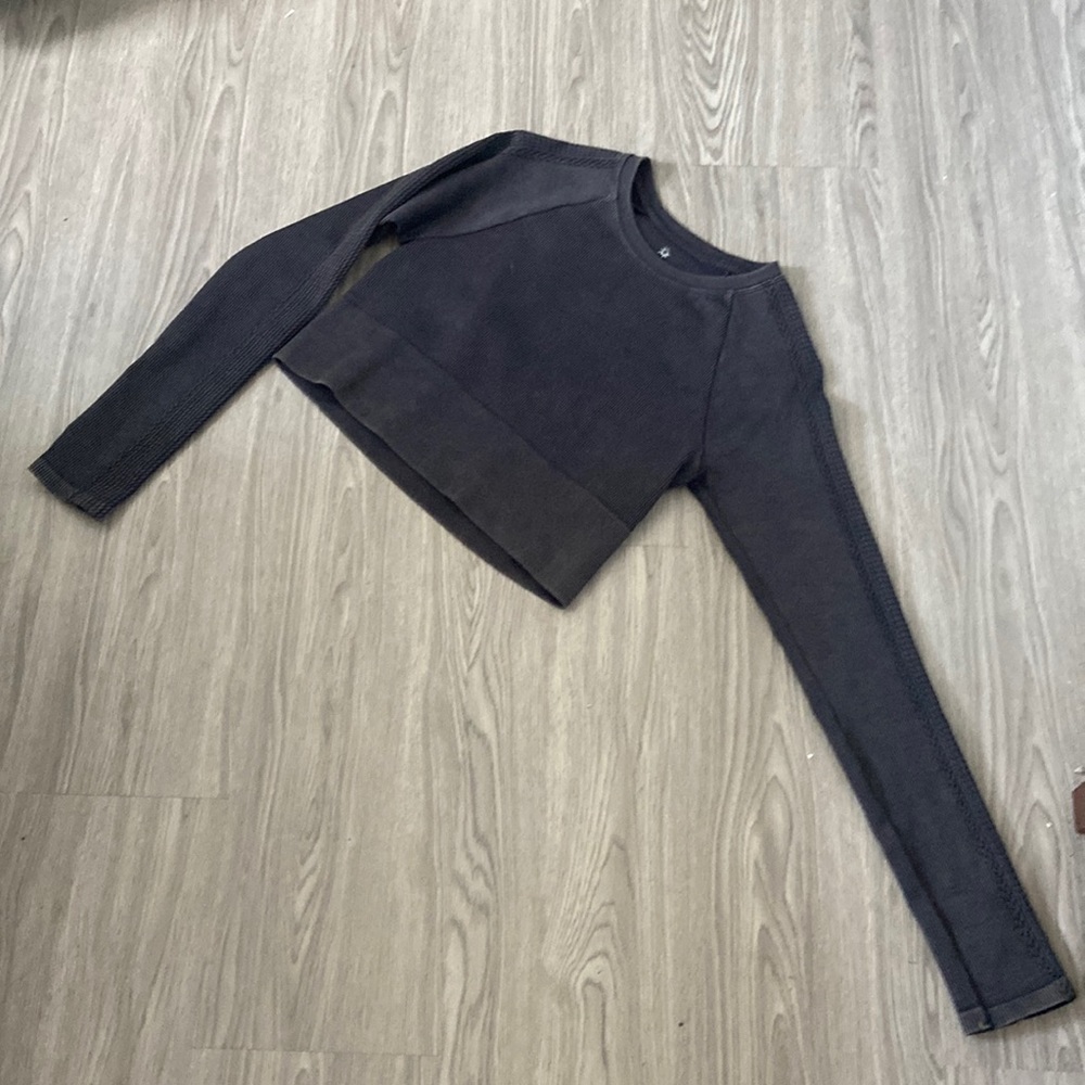 black/dark grey long sleeve arie shirt. Size M